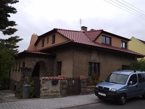 Střecha s krytinou Tondach Samba 11 na rodinném domě v Brandýse