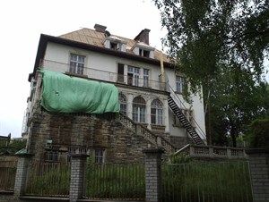 Vila v Praze-Dejvicích během rekonstrukce střechy
