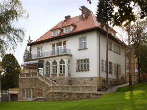 Vila v Praze-Dejvicích po rekonstrukci střechy – krytina Tondach Bobrovka